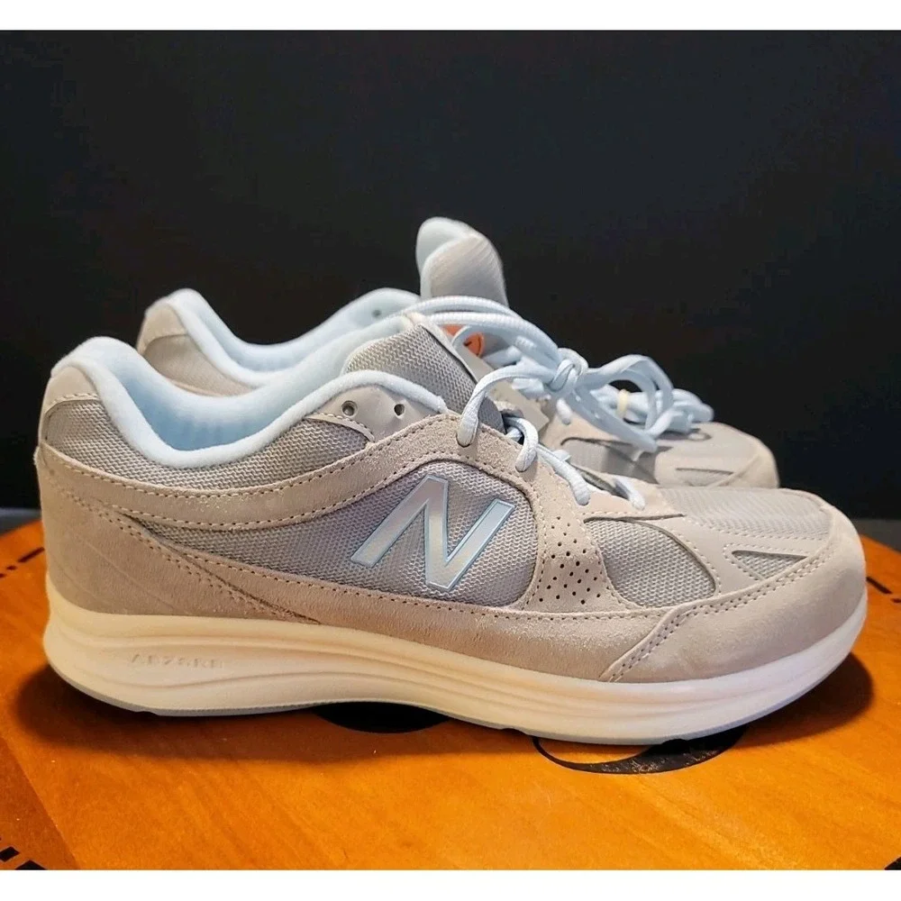 new balance 877 V1 womens Walking shoes Size 9.5